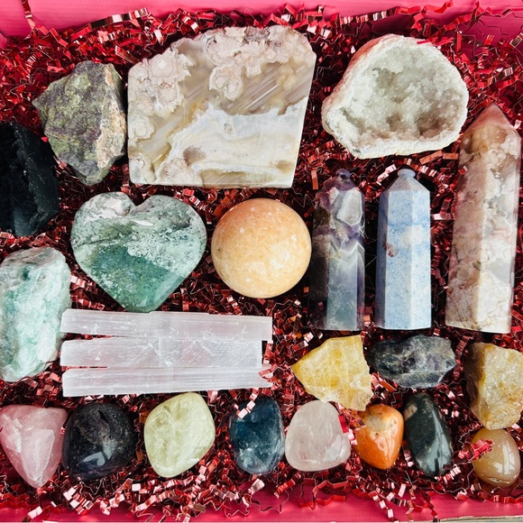 ULTIMATE JUMBO Crystal Mystery Box - Picture 4 of 8